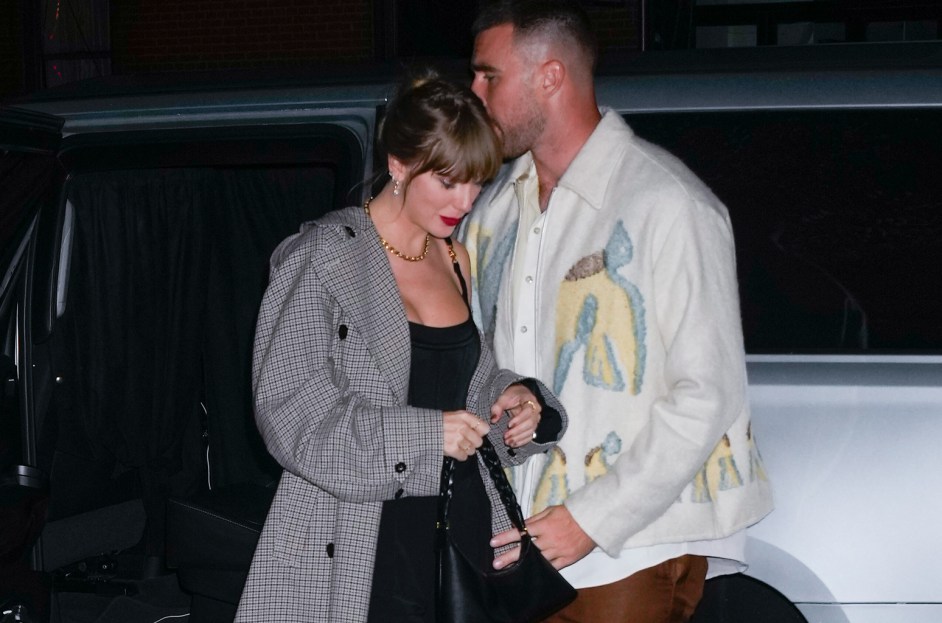 Taylor Swift Kisses Travis Kelce in New Photo – Billboard