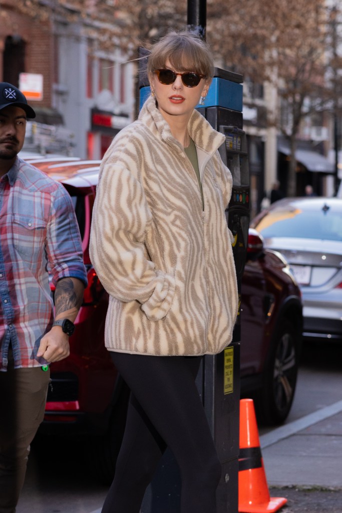 Taylor Swift walking in NYC