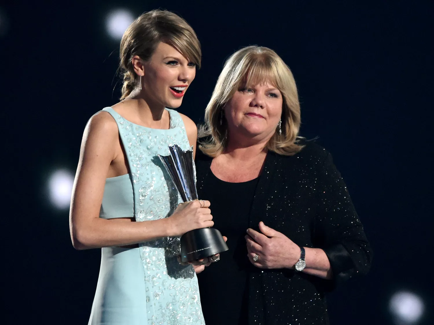 Taylor Swift (L) accepts the Milestone Award from Andrea Swift onstage during the 50th Academy Of Country Music Awards at AT&T Stadium on April 19, 2015 in Arlington, Texas