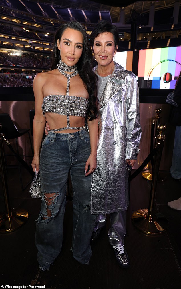 Smooth-faced Kim Kardashian joins her mother Kris, sister Khloe, daughter  North and niece Penelope as they sport matching silver outfits for family  night out at Beyonce's concert in LA | Daily Mail