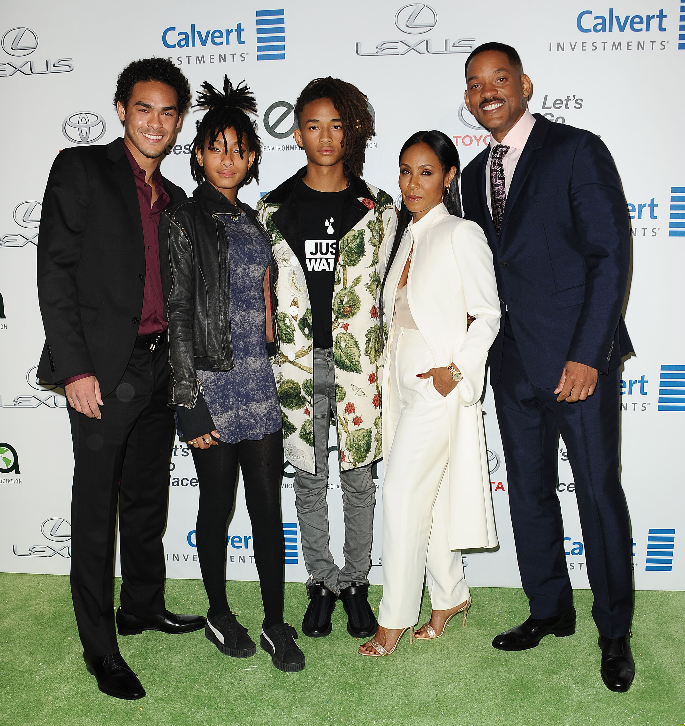 Will Smith and Jada Pinkett Smith with their kids on a red carpet.