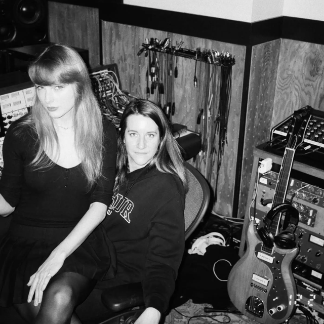 Unpublished photos of Taylor Swift while working on her new album - Photo 3.