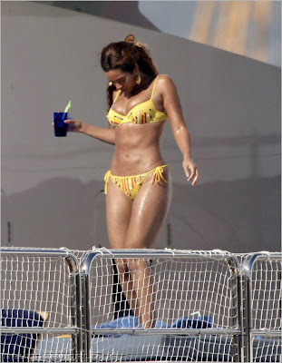 beyonce yellow swimsuit - OFF-53% > Shipping free” align=”center” style=”max-width: 100%; margin-bottom: 30px; margin-left: auto; margin-right: auto; display: block;”>As the summer heat intensifies, so does the excitement surrounding Beyoncé and Jay-Z’s presence in Miami Beach. Whether they’re lounging by the pool or hitting the town for a night of entertainment, one thing is for sure – the Queen Bey and the King of Hip-Hop are adding an extra dose of star power to this already vibrant destination.</p> <p><img class=