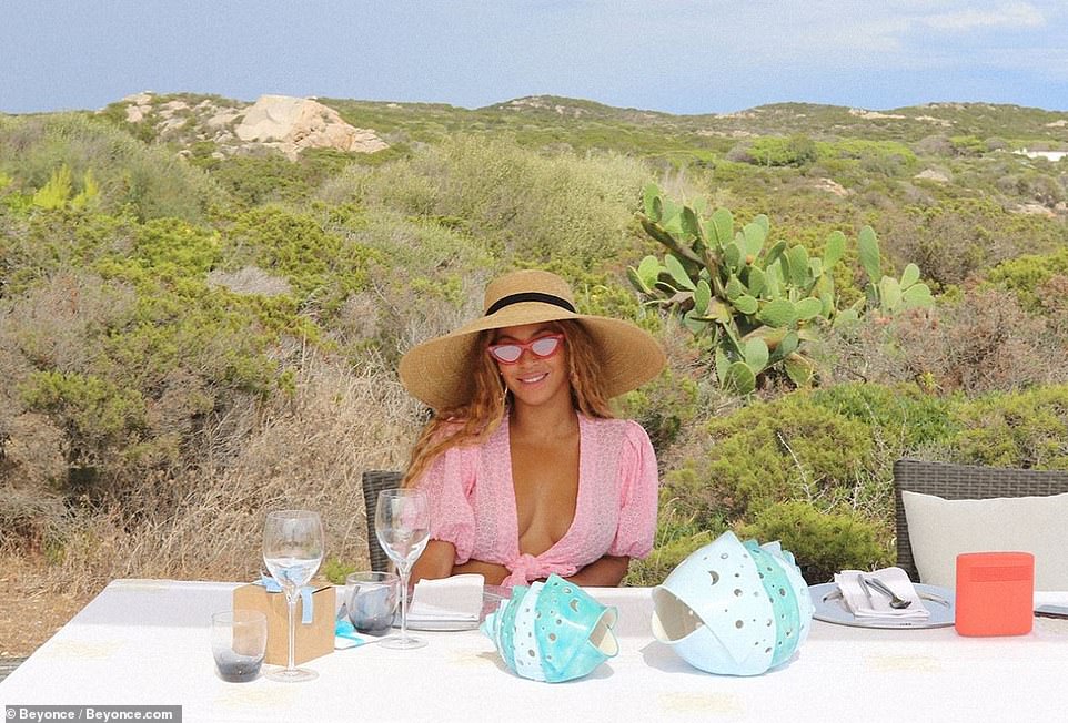 Picture-esque: The couple enjoyed a very scenic meal