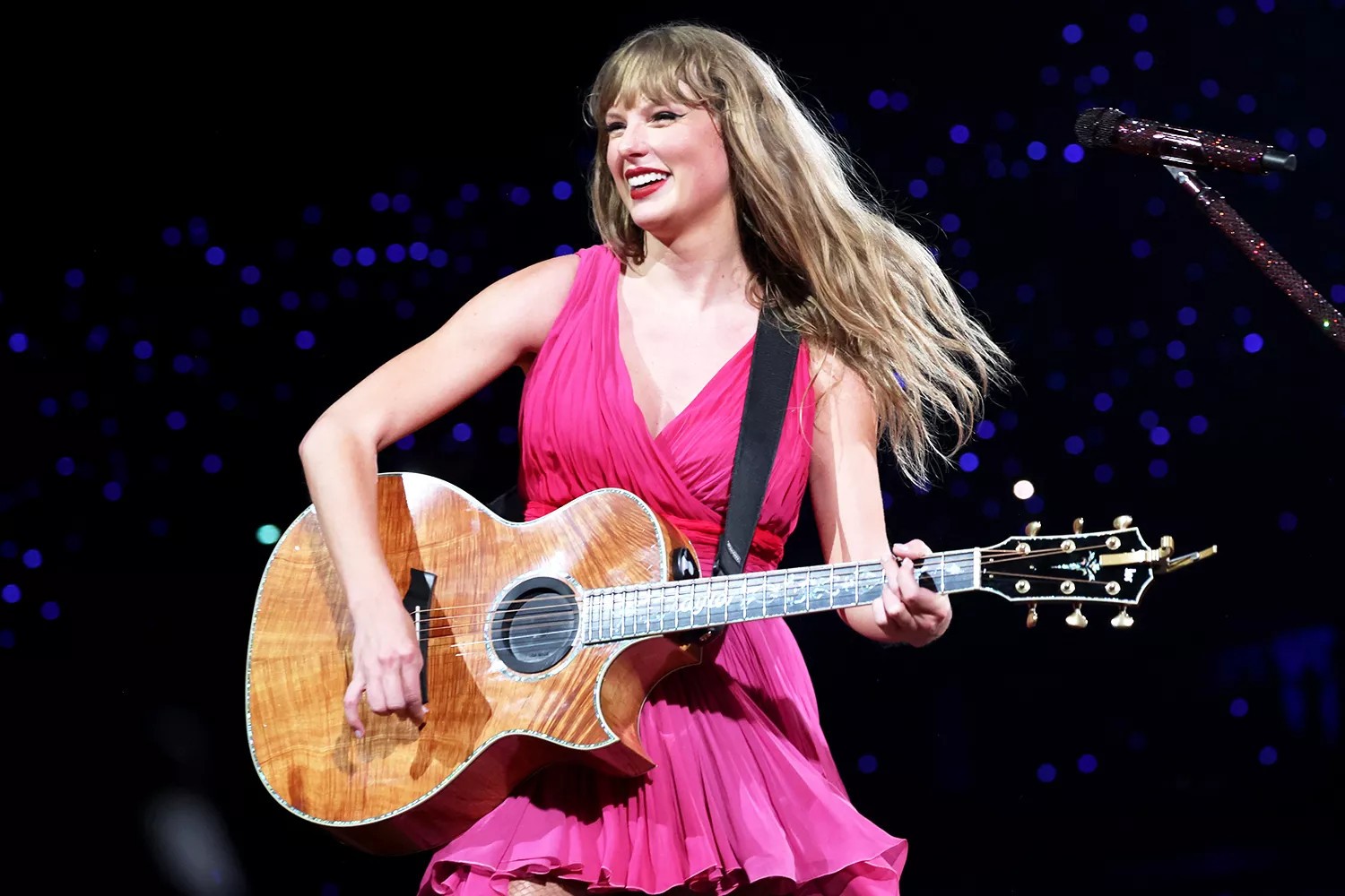 Taylor Swift wears a series of new outfits with subtle meanings in The Eras Tour photo 21