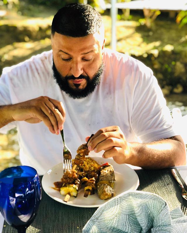 X 上的DJ KHALED：「Living that #WWFreestyle life in Jamaica!  @ww FATHER OF  ASAHD THE ALBUM MAY 2019 ! #wwambassador *People following the WW program  can expect to lose 1-2 lbs/week. https://t.co/8FxMn8wjNb」 /