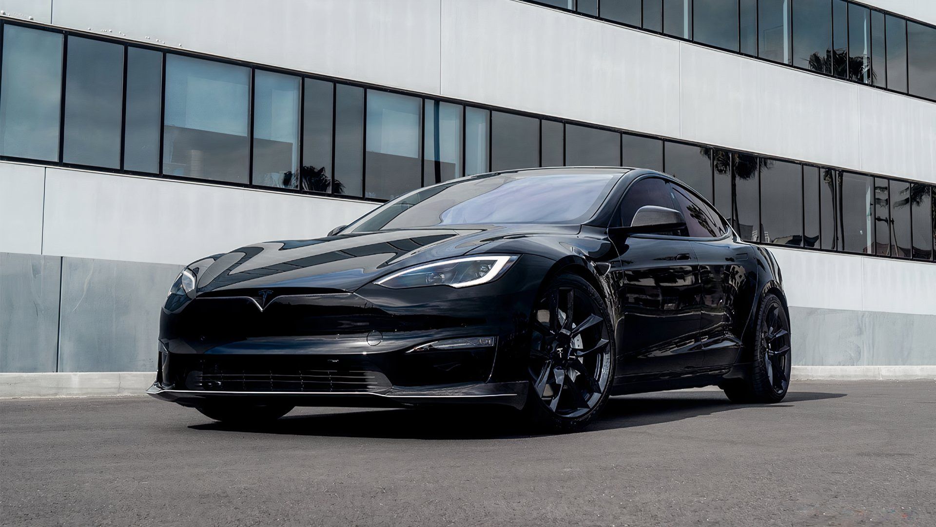 10 More Luxurious Alternatives To The Tesla Model S