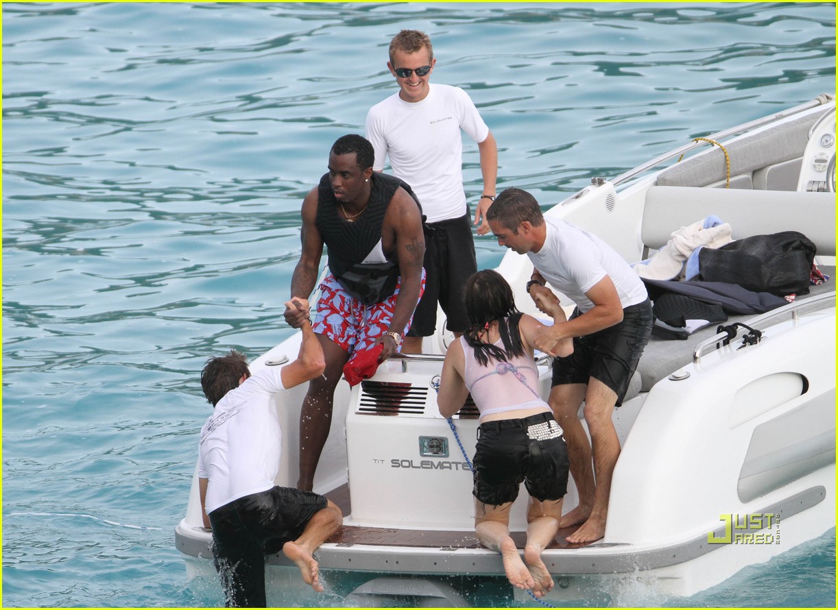 Diddy: Banana Boat with the Boys: Photo 2505897 | Celebrity Babies,  Christian Combs, Diddy, Justin Combs, Quincy Brown Photos | Just Jared:  Entertainment News