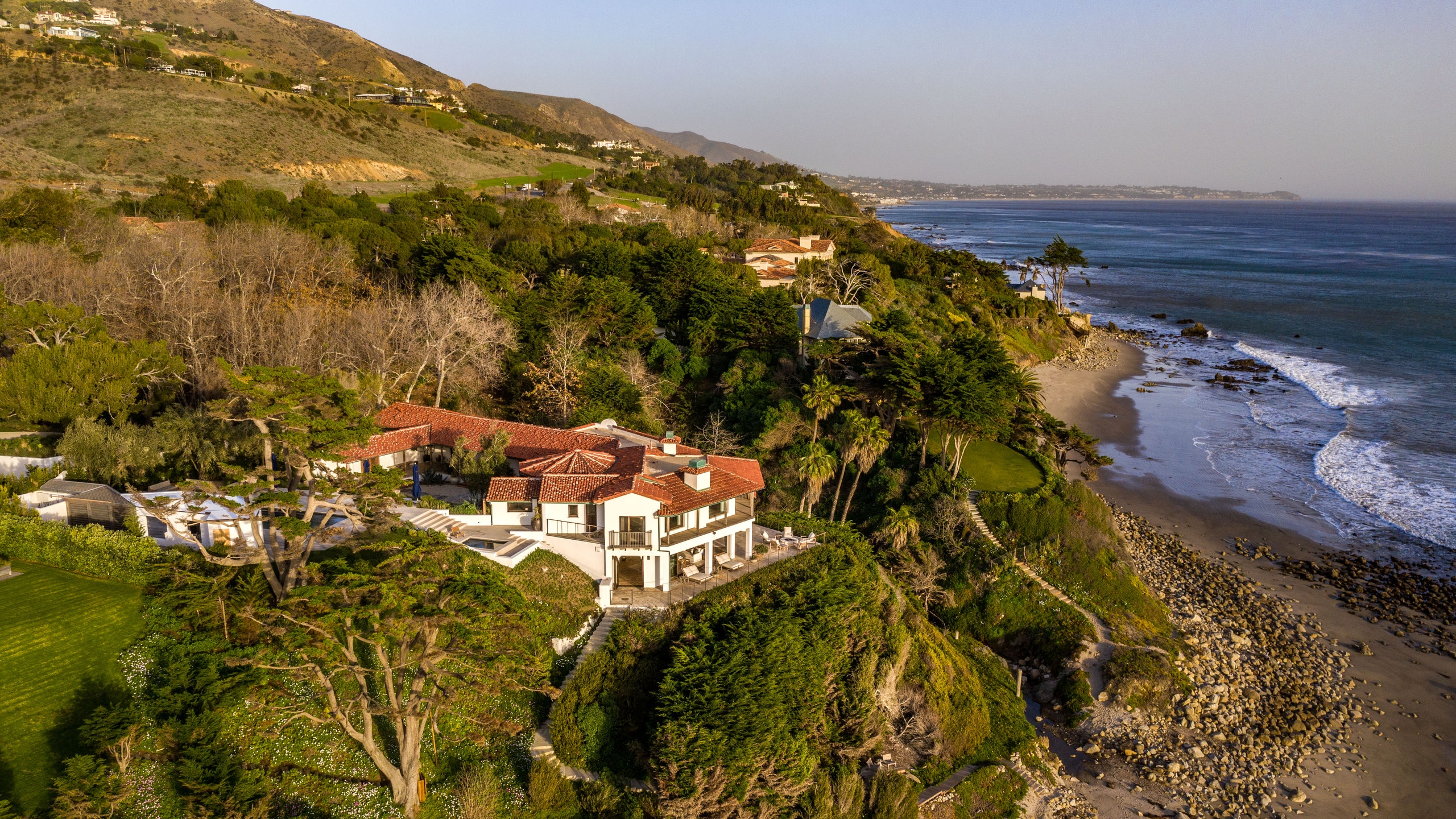 Kim Kardashian Buys Cindy Crawford's Former Beachside Malibu Home for $70.4 Million | Architectural Digest