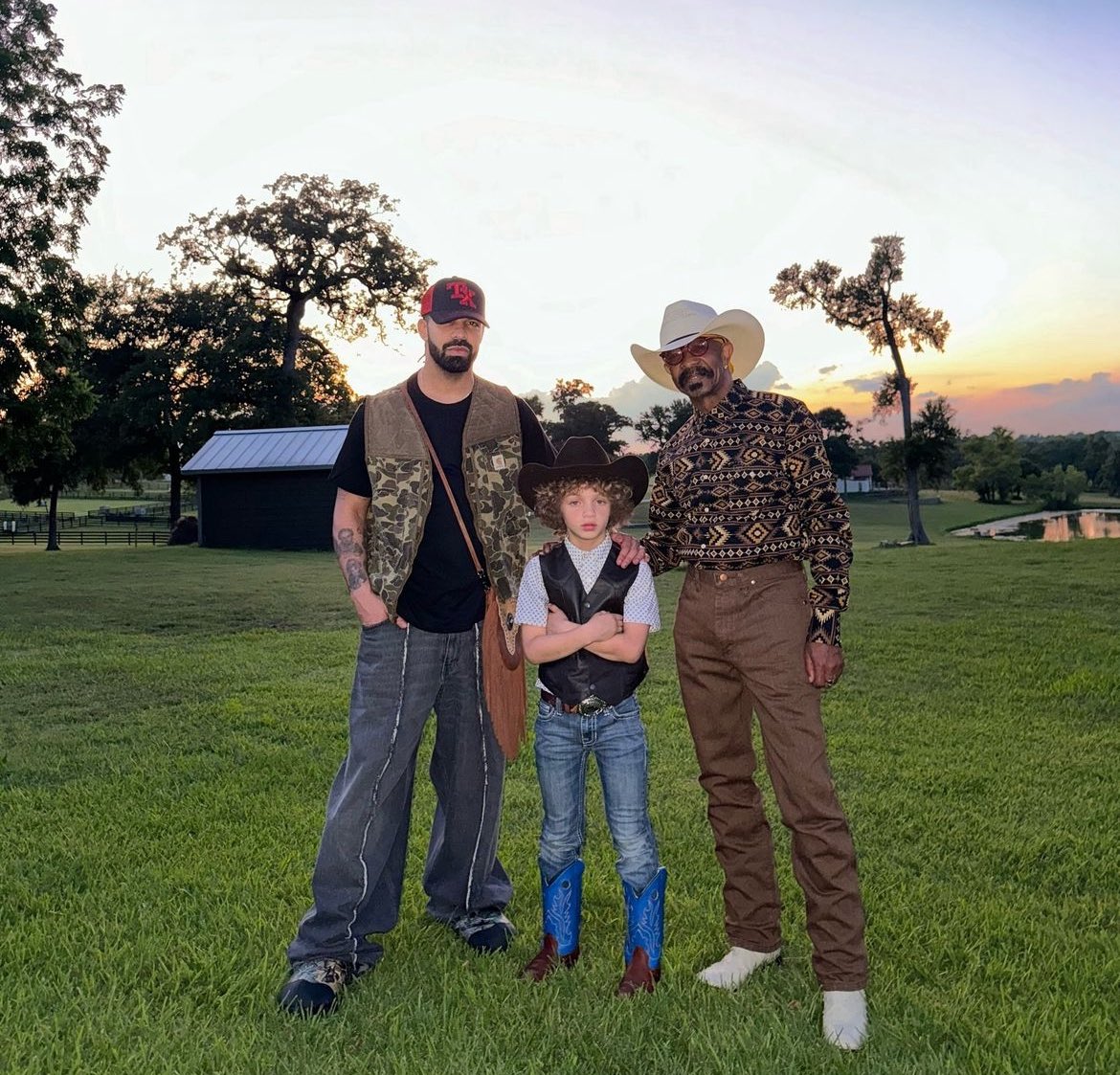 No Jumper on X: "Drake celebrated Father's Day with his son Adonis and his  dad Dennis Graham, marking three generations. "Happy Father's Day to the  ones guiding their daughters and sons." 