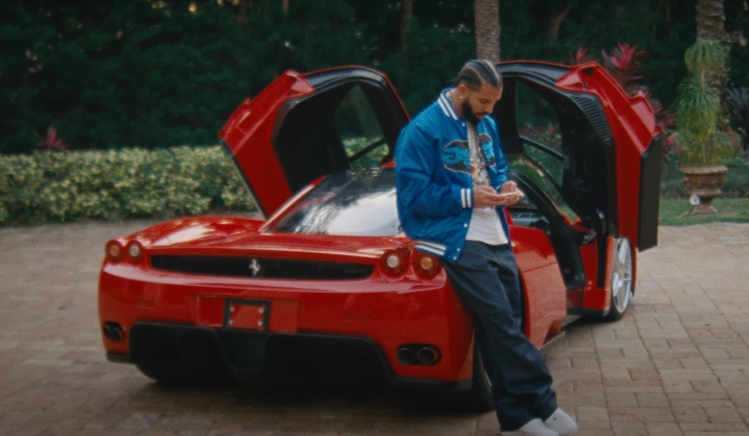 Drake Switches From Mercedes-Benz to Ferrari, but Just for a Short Time -  autoevolution